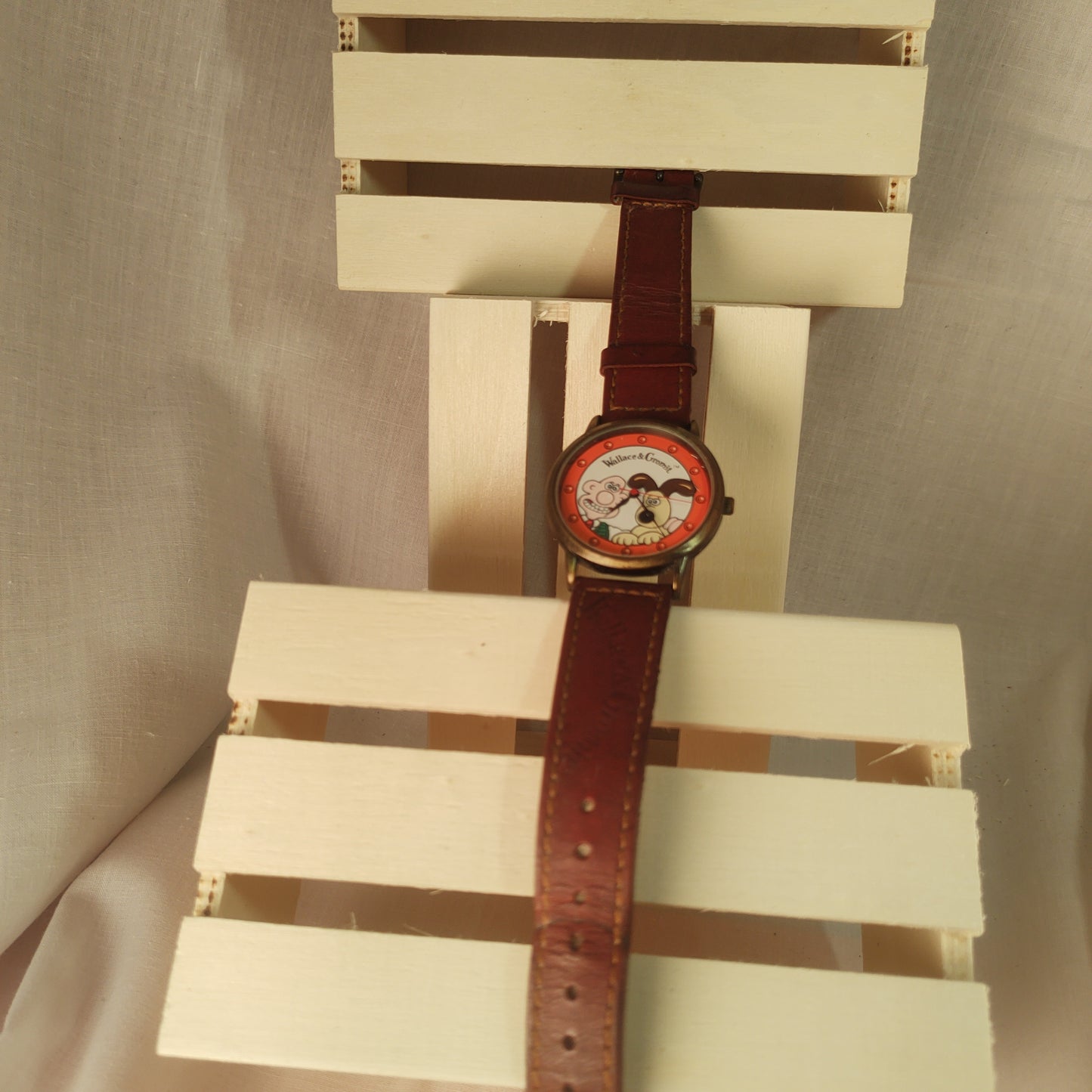Wallace & Gromit Pre-owned 33.9mm case..brown leather strap great kids Quartz watch made by Wesco in 1989.  This a 33 year old watch. Vintage