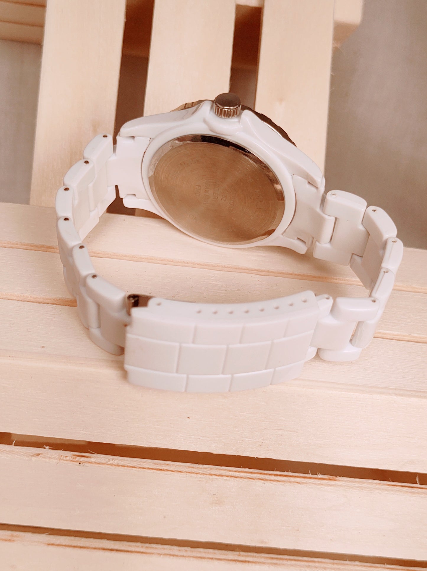 Simple Quartz watch stainless bezel , nice white hard plastic bracelet