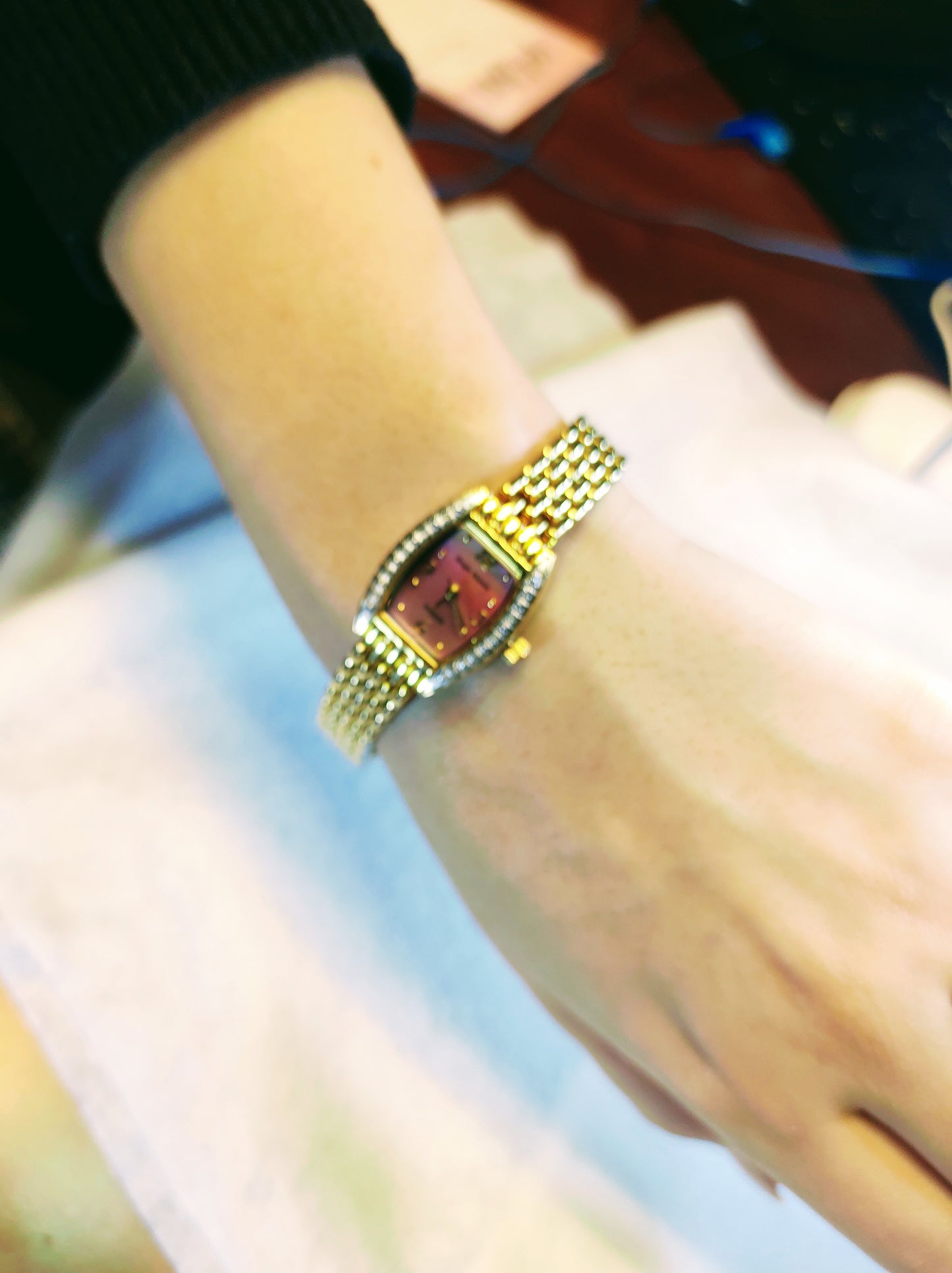 Sergio Valente diamond Pre-owned ladies Quartz gold tone bracelet.red dial