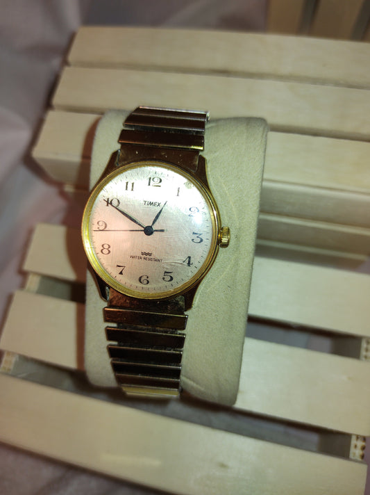 Simple Pre-owned Timex Quartz gold tone steel case and band ..white dial runs well male or female watch.. signs of wear