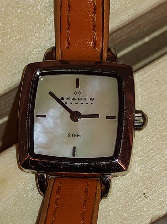 Pre-owned Skagen quartz ladies watch. As you can see it does have some wear .. beautiful oyster dial orange leather strap ..steel case  ..watch is mad in Denmark